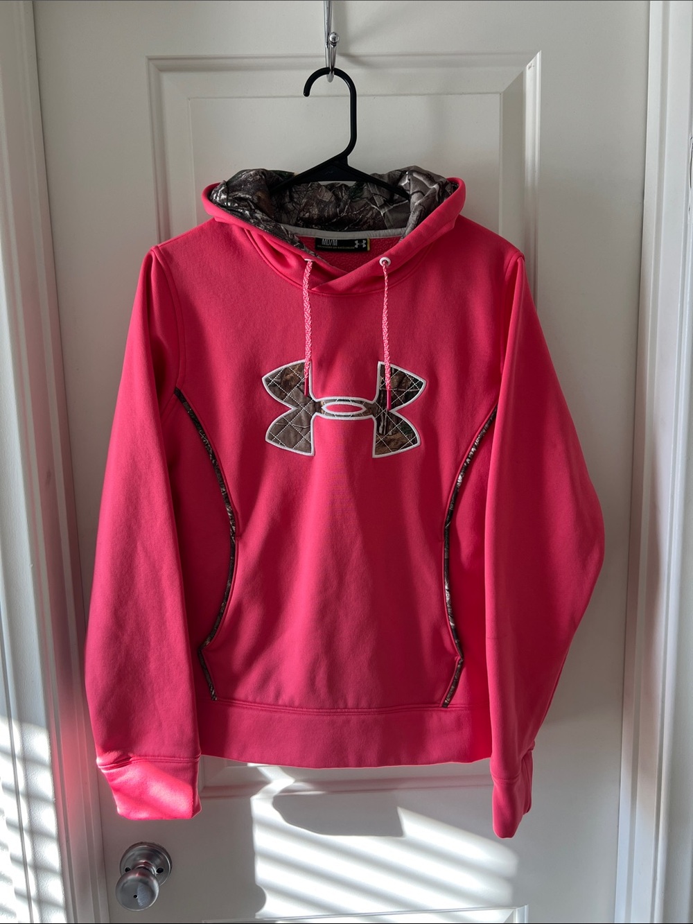 Under Armour Women's Pink Camo Logo Hoodie Sz M